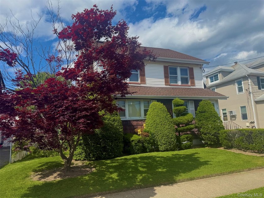 Two-Family Opportunity in East Rockaway Welcome to this spacious - photo 3