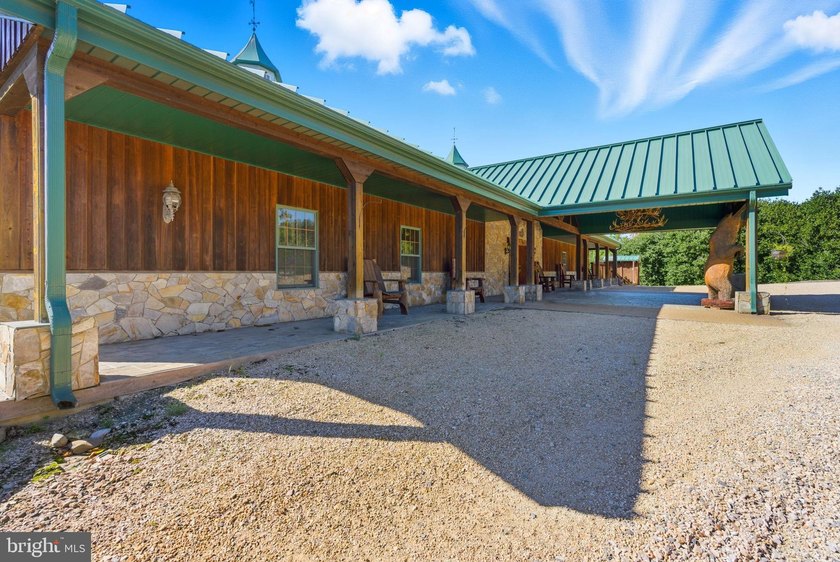 Charlottesville Area Lodge - Guesthouse - Barndominium Winery - photo 26