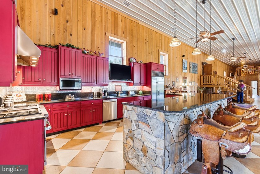 Charlottesville Area Lodge - Guesthouse - Barndominium Winery - photo 40