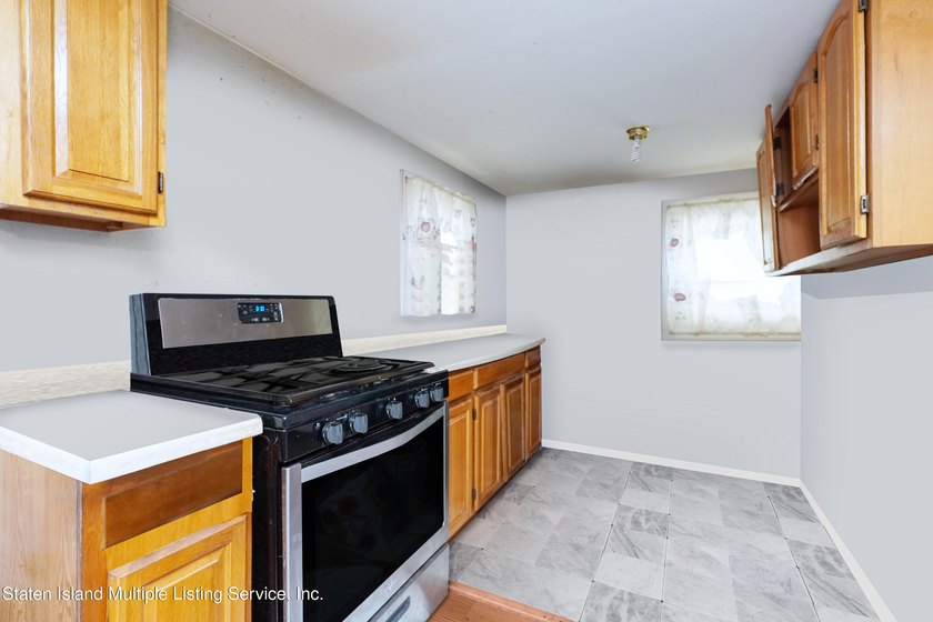 Welcome to 48 White Plains Ave - Check out this great, spacious - photo 6