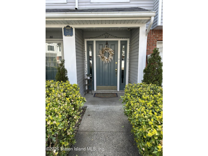 Welcome to this spacious 3-bedroom home offering multiple levels - photo 2