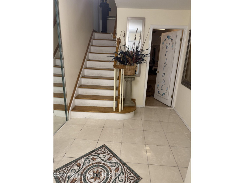Welcome to this spacious 3-bedroom home offering multiple levels - photo 5