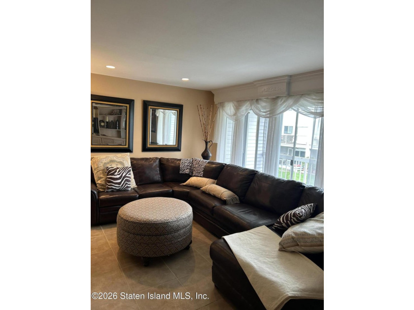 Welcome to this spacious 3-bedroom home offering multiple levels - photo 7