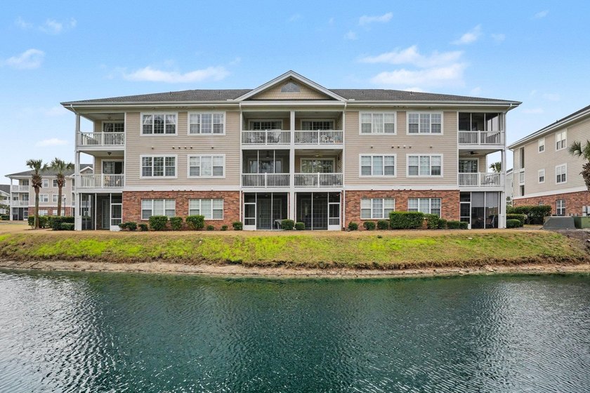 Welcome to this bright and beachy 2-bedroom, 2-bath end-unit - photo 2