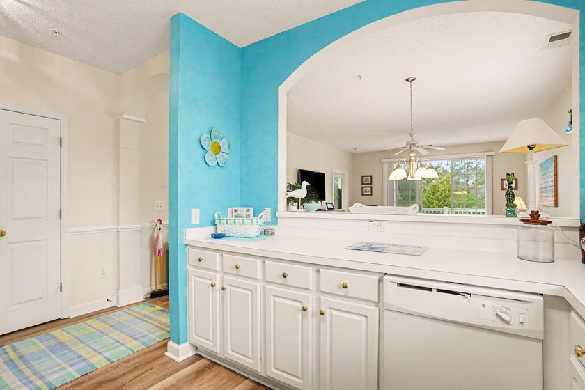 Welcome to this bright and beachy 2-bedroom, 2-bath end-unit - photo 4