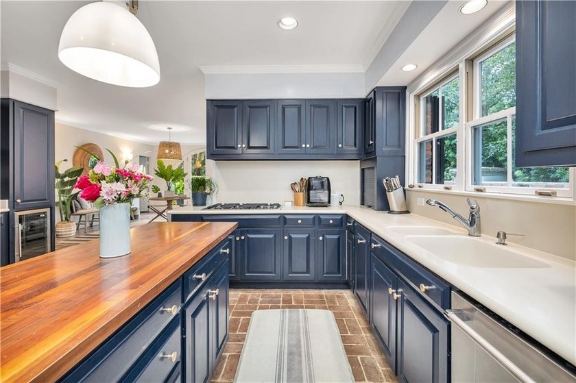 2nd home from the Ocean!!!A Charming Sea Island Cottage is - photo 11