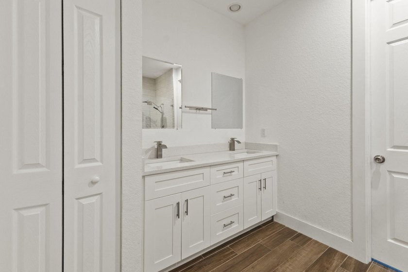 Welcome to this beautifully maintained 3-bedroom, 2-bathroom - photo 13