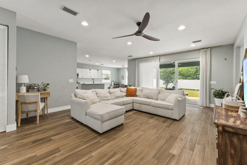 Welcome to this beautifully maintained 3-bedroom, 2-bathroom - photo 20