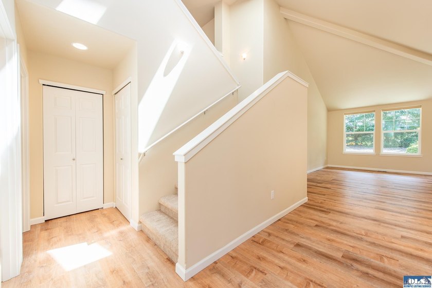 A beautifully updated and lovingly cared for townhouse, this - photo 21