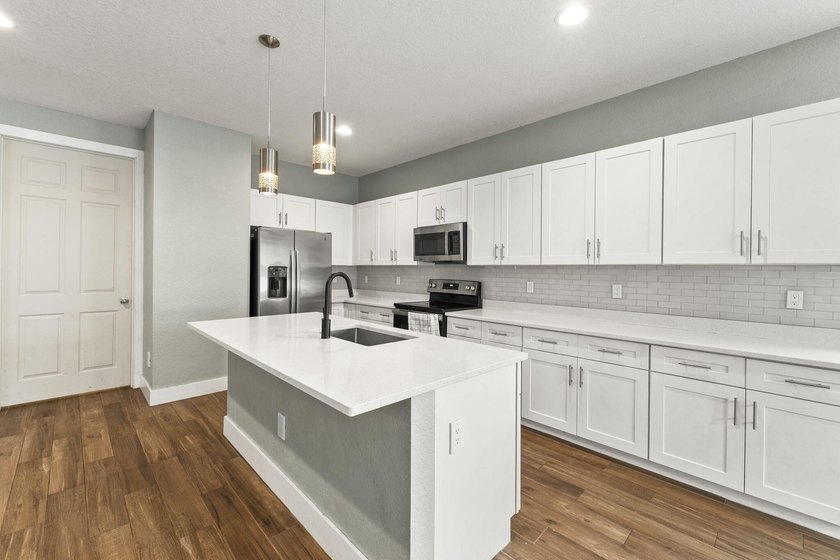 Welcome to this beautifully maintained 3-bedroom, 2-bathroom - photo 21