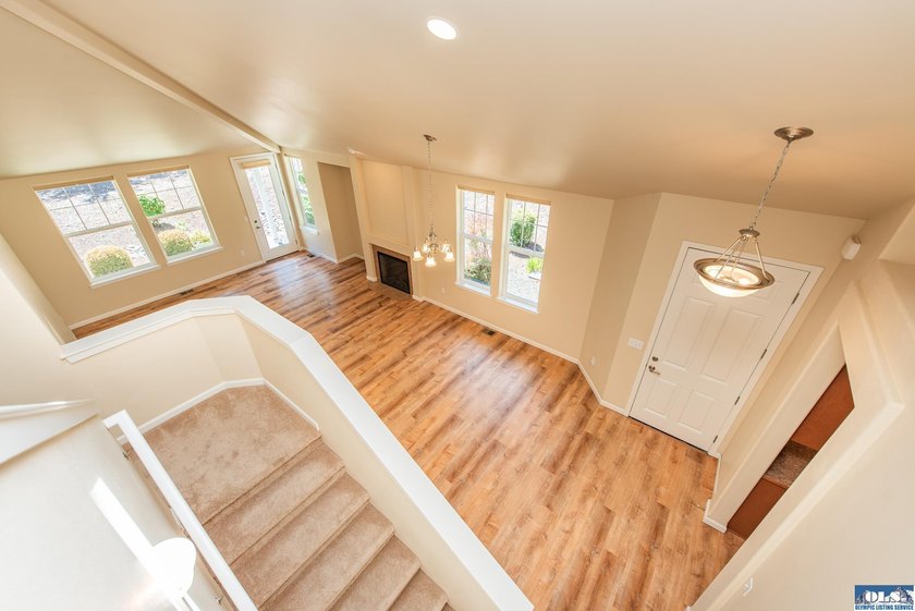A beautifully updated and lovingly cared for townhouse, this - photo 22