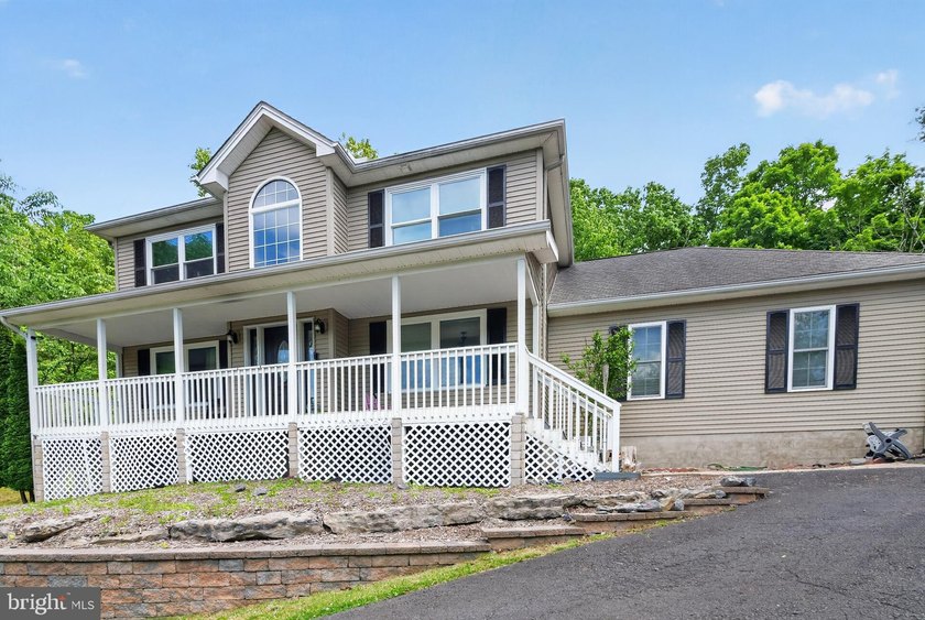 Back on the market and ready to become home! This spacious - photo 2