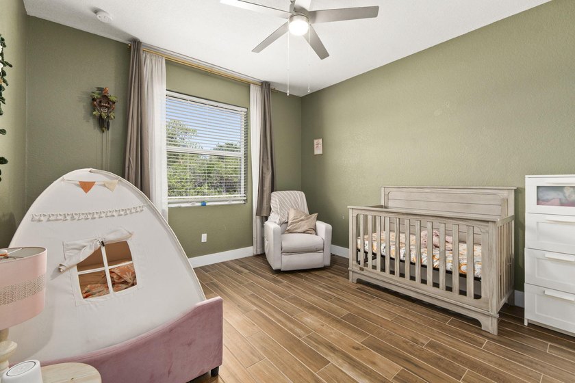 Welcome to this beautifully maintained 3-bedroom, 2-bathroom - photo 23