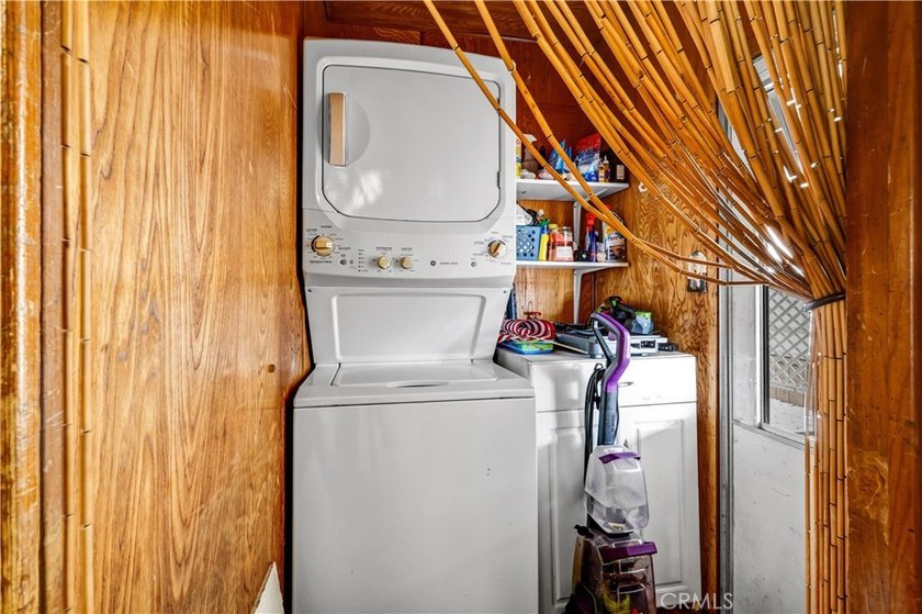 * *MOVE IN READY CORNER LOT WITH TIKI ROOM AND LARGE YARD.* - photo 26