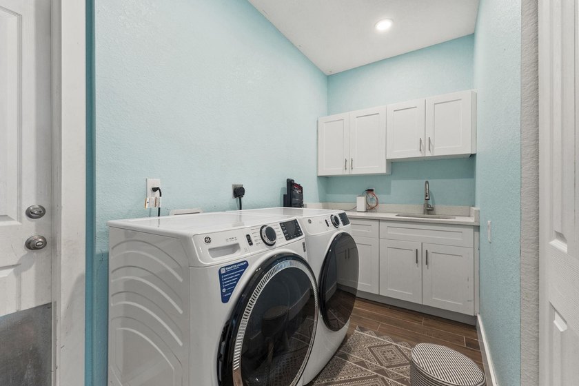 Welcome to this beautifully maintained 3-bedroom, 2-bathroom - photo 26
