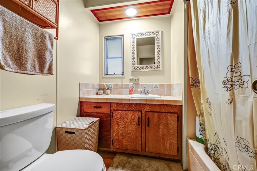 * *MOVE IN READY CORNER LOT WITH TIKI ROOM AND LARGE YARD.* - photo 28