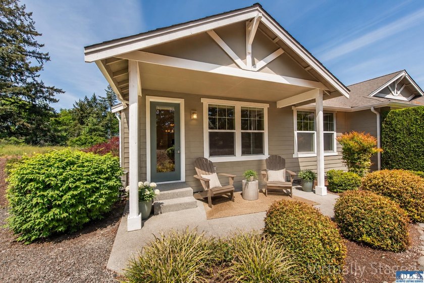 A beautifully updated and lovingly cared for townhouse, this - photo 29