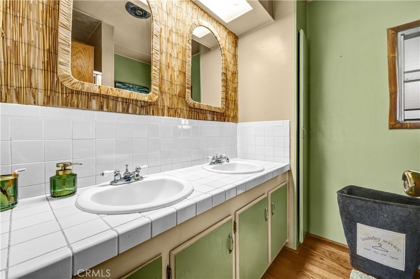 * *MOVE IN READY CORNER LOT WITH TIKI ROOM AND LARGE YARD.* - photo 36