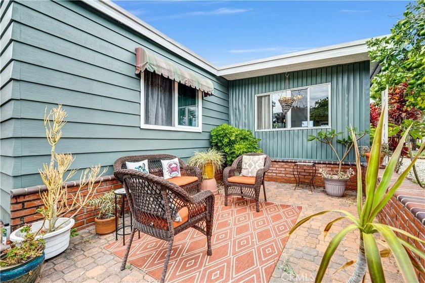 * *MOVE IN READY CORNER LOT WITH TIKI ROOM AND LARGE YARD.* - photo 38