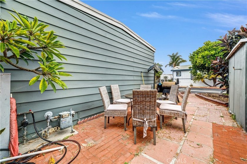 * *MOVE IN READY CORNER LOT WITH TIKI ROOM AND LARGE YARD.* - photo 41