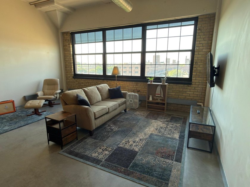 Historic CW Lofts in NE Minneapolis, 4th-floor gem unveils a - photo 4