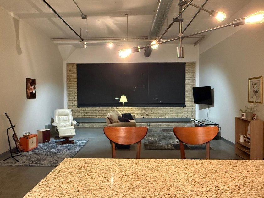 Historic CW Lofts in NE Minneapolis, 4th-floor gem unveils a - photo 5