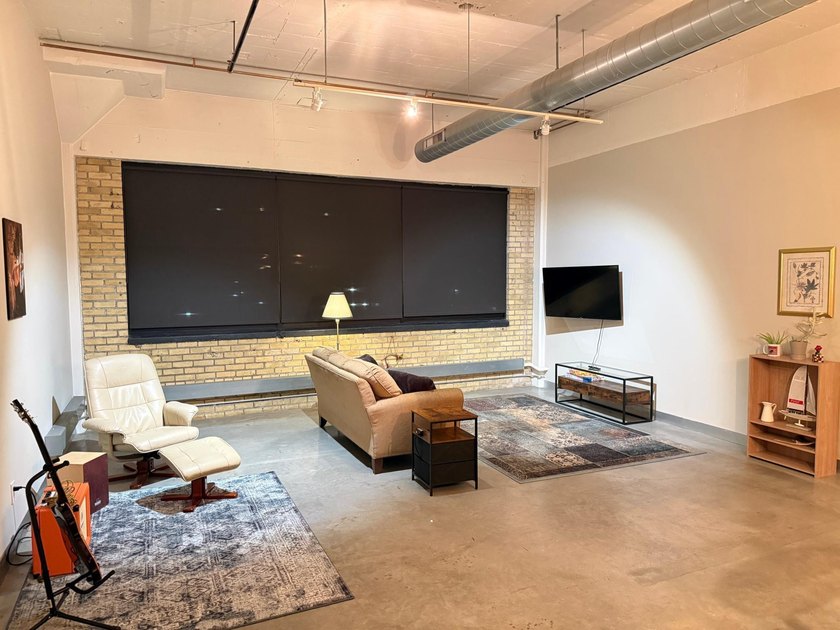 Historic CW Lofts in NE Minneapolis, 4th-floor gem unveils a - photo 7