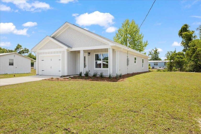Welcome home to this beautiful new construction, never lived in - photo 4