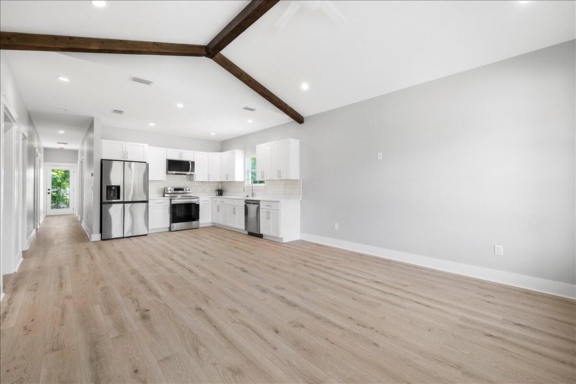 Welcome home to this beautiful new construction, never lived in - photo 8