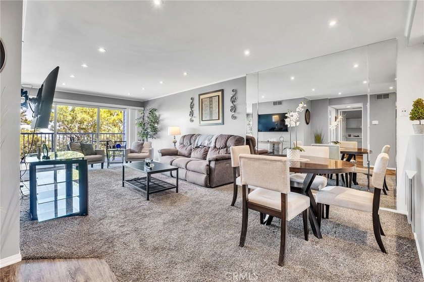 Welcome to this beautifully fully furnished, move-in-ready - photo 6