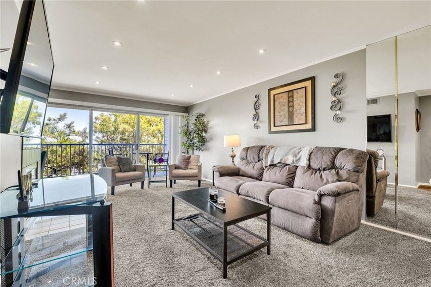 Welcome to this beautifully fully furnished, move-in-ready - photo 8