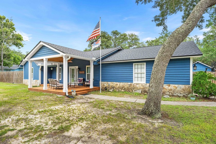 Beautifully renovated home tucked away on a quiet cul-de-sac in - photo 2