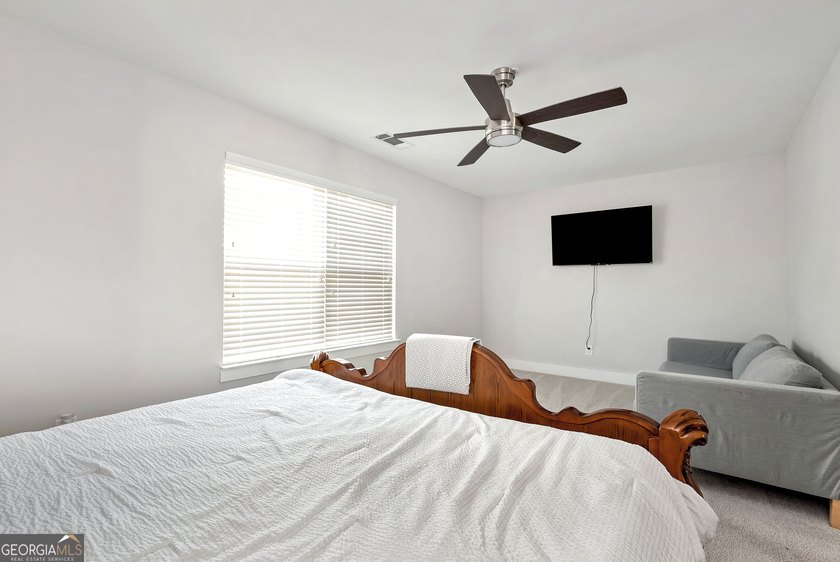 Welcome home to this stunning 5-bedroom, 3-bath home in the - photo 31
