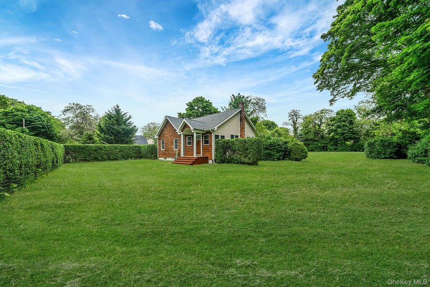 Welcome Home to your own hidden Bellport gem South of Montauk - photo 2