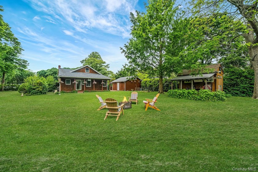 Welcome Home to your own hidden Bellport gem South of Montauk - photo 4
