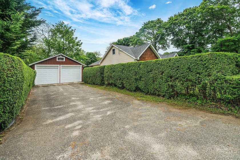 Welcome Home to your own hidden Bellport gem South of Montauk - photo 6