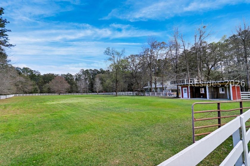 Arguably one of the most coveted estates in Rose Dhu Creek - photo 9