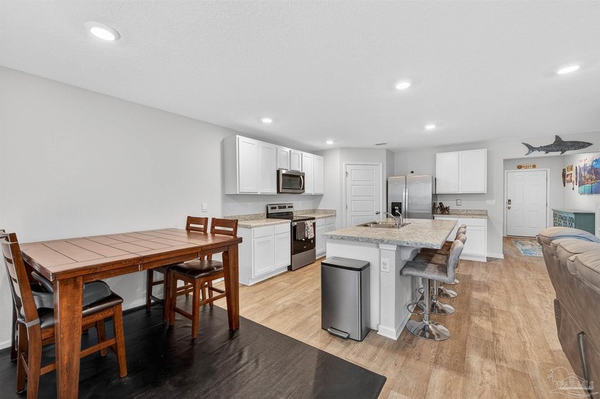 Welcome to Bridleswood! This stunning two-story Hayden floor - photo 33