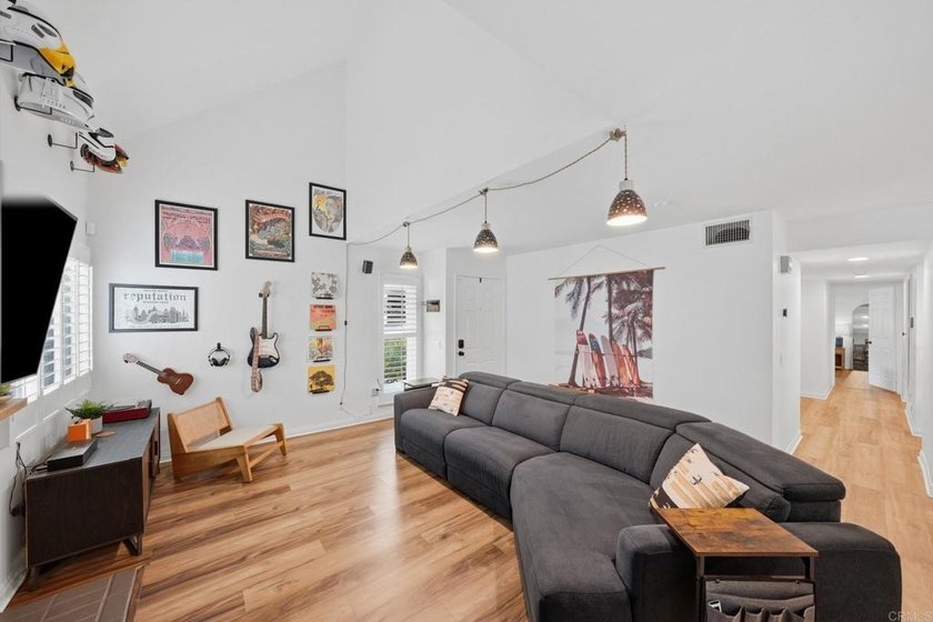 Welcome to this beautifully maintained (FHA and VA Approved) - photo 6