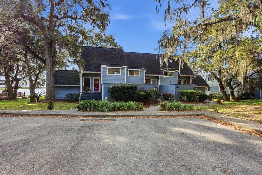 117 Finch Dr. #272 offers a rare opportunity to enjoy the - photo 3