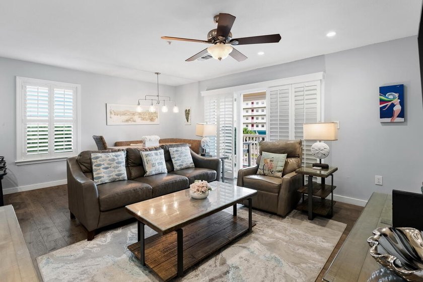 Luxury updates, deeded beach access and superb Destin Florida - photo 3