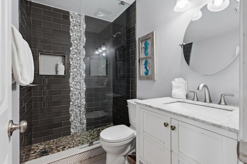 Luxury updates, deeded beach access and superb Destin Florida - photo 6