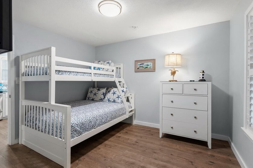 Luxury updates, deeded beach access and superb Destin Florida - photo 9
