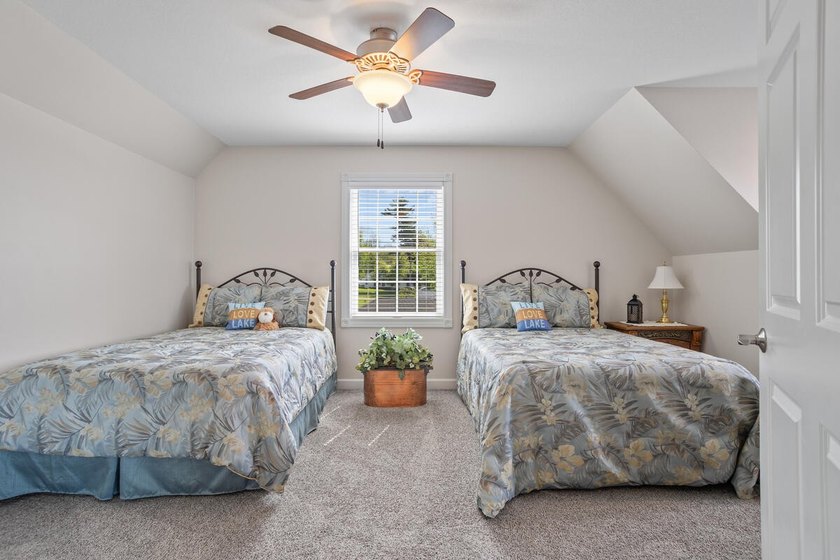 Welcome to your dream waterfront retreat on beautiful Rose Lake! - photo 17