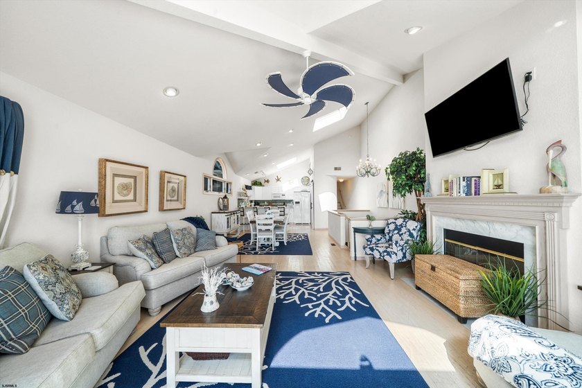 BEACH FRONT Townhouse on the Goldcoast with Panoramic Views!!! - photo 8