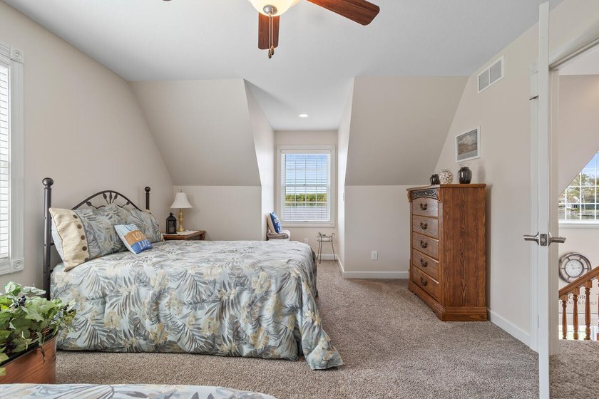 Welcome to your dream waterfront retreat on beautiful Rose Lake! - photo 18