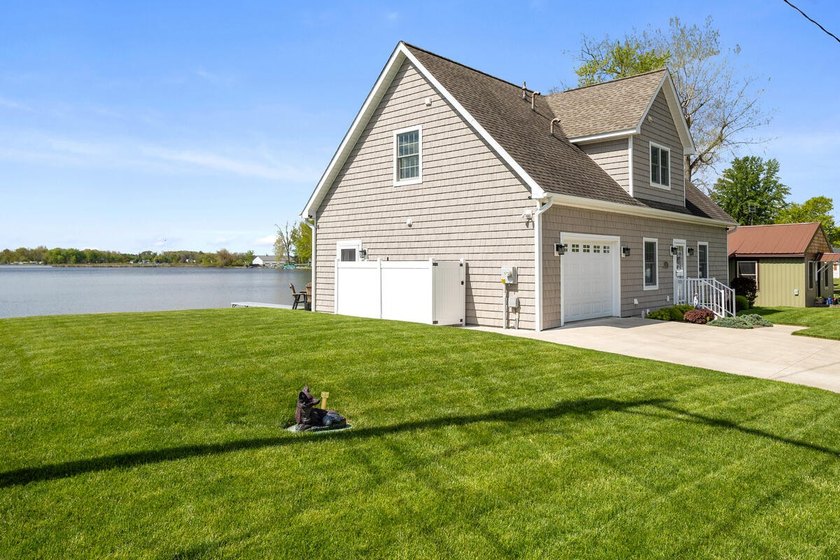 Welcome to your dream waterfront retreat on beautiful Rose Lake! - photo 24