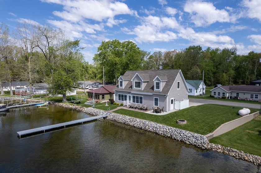 Welcome to your dream waterfront retreat on beautiful Rose Lake! - photo 27