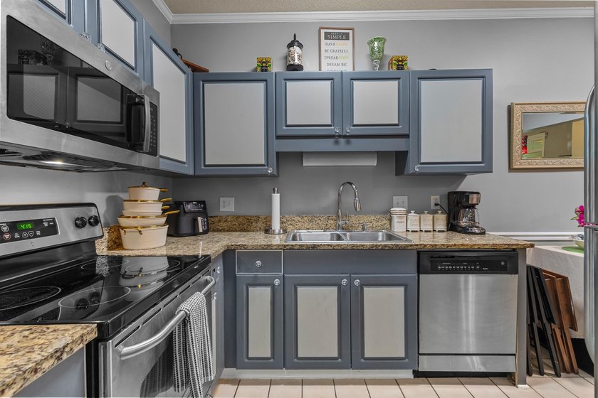 Welcome to this gorgeous 2-bedroom, 1-bathroom condo in the - photo 8