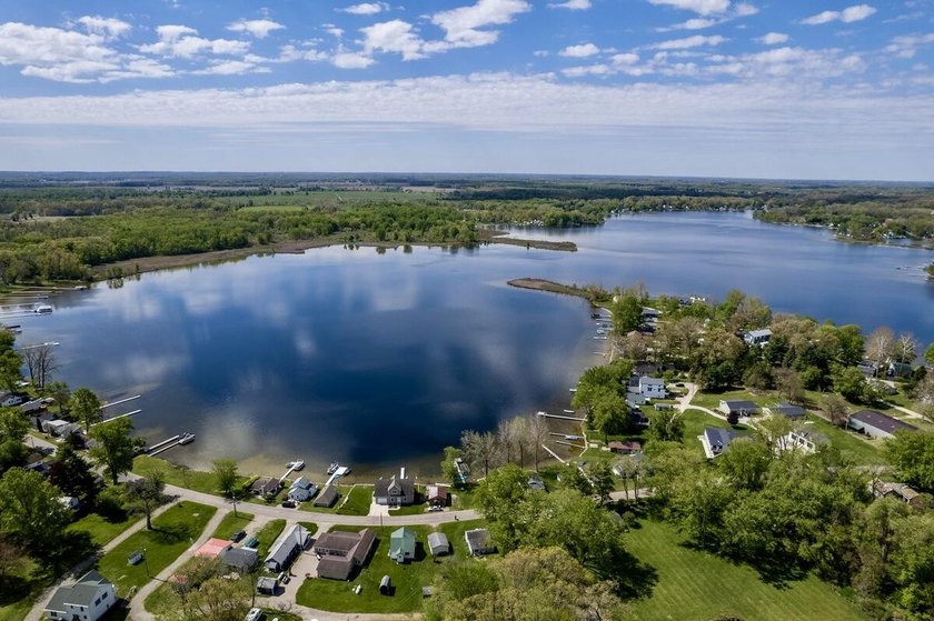 Welcome to your dream waterfront retreat on beautiful Rose Lake! - photo 29